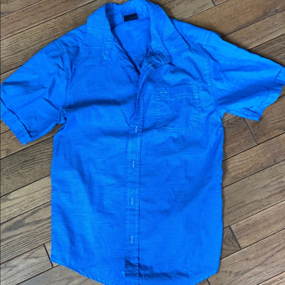 2 for $10 ❤️❤️🙌🏻youth button down shirt.